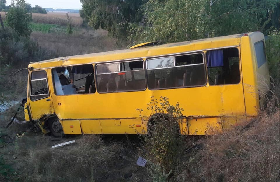 Вісті з Полтави - У Миргороді автобус потрапив у ДТП: 5 людей забросили до лікарні
