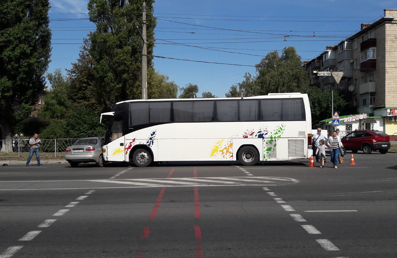 Вісті з Полтави - ДТП на Маршала Бірюзова: автобус врізався в легковик — травмовано водія