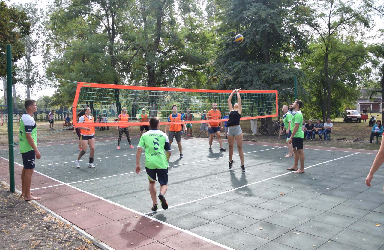 Вісті з Полтави - У Коломацькій ОТГ з’явився новий волейбольний майданчик