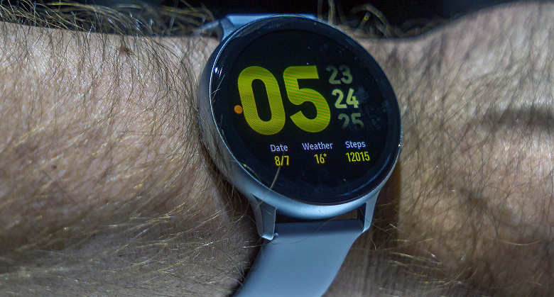 В часах Samsung Galaxy Watch Active 2 из коробки отключена основная новоиспеченная функция