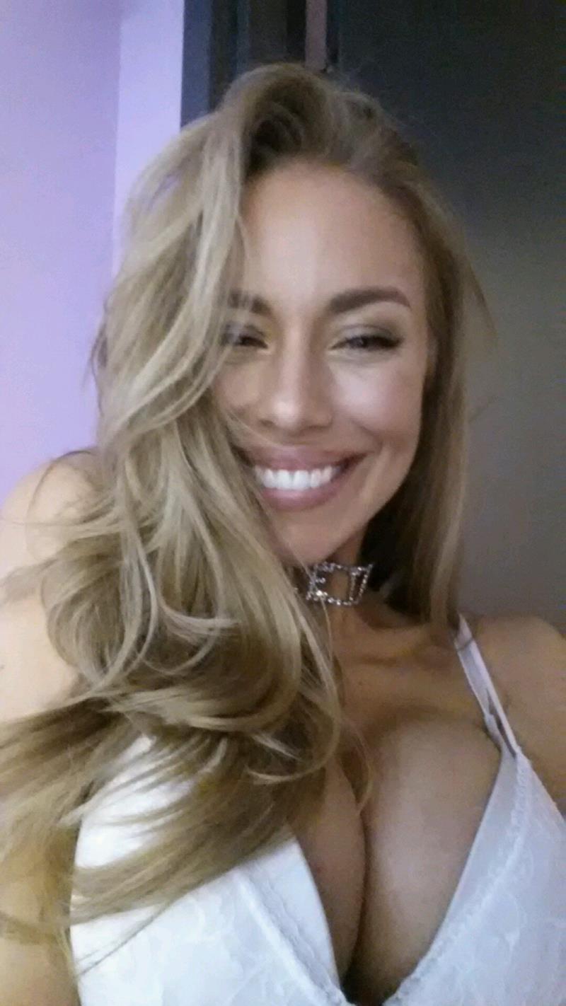 Nicole Aniston - Home movie of Nicole Aniston blowing and jerking off her dude (2019/HD)
